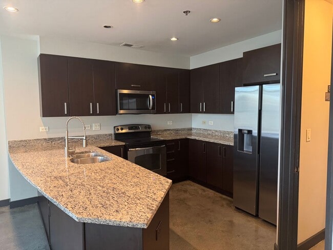 Building Photo - Luxury condo in the Rhythm at Music Row