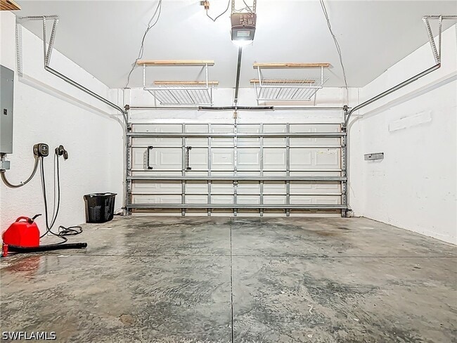 Building Photo - 351 Pindo Palm Dr