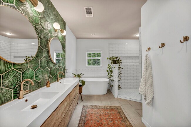 Building Photo - 4203 Duval St