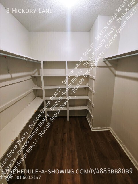 Building Photo - 8 Hickory Ln