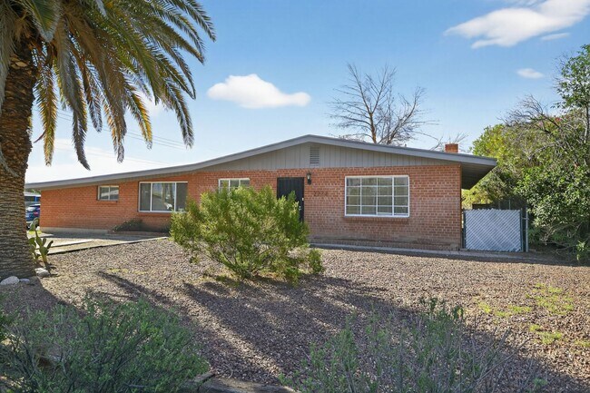 Building Photo - 2272 E Blacklidge Dr