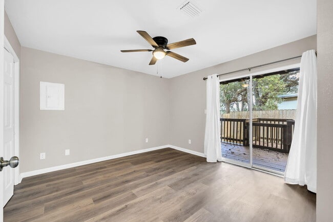 Building Photo - 200 White St