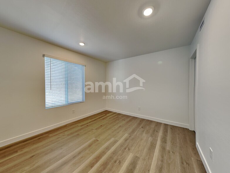 Building Photo - 20177 W Thomas Rd