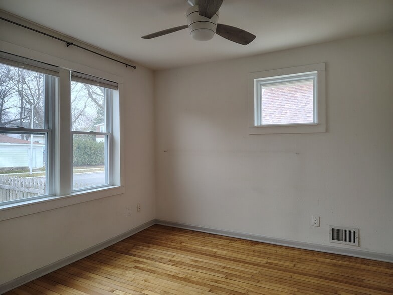 Building Photo - 6621 W Adler St