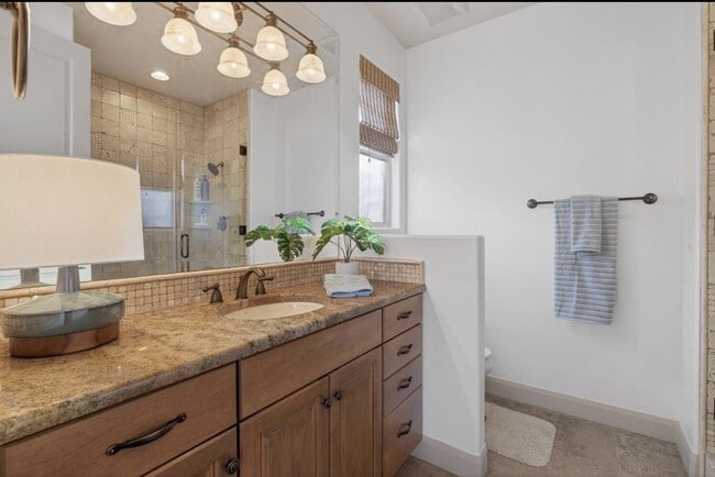 Building Photo - VIEWS AND FURNISHED