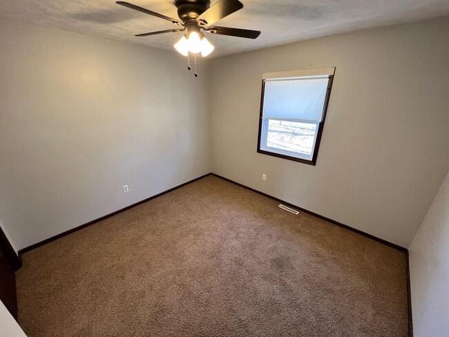 Building Photo - 3 Bedroom with Basement in Amanda Arnold School District