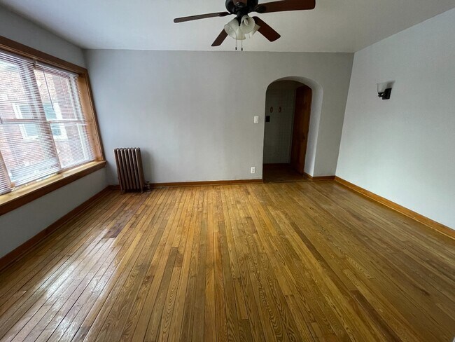 Building Photo - 5039 N Springfield Ave