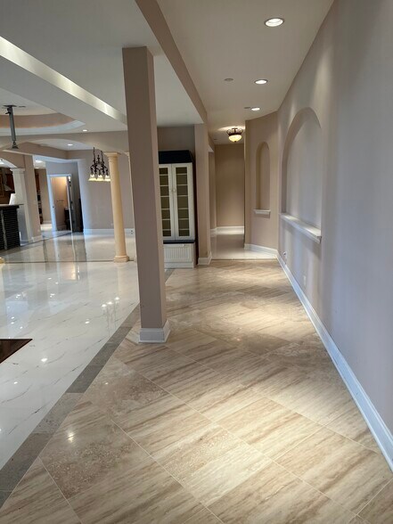 Living area - 7N201 Windsor Dr