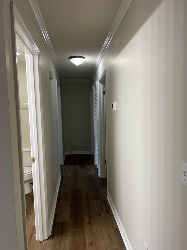 Building Photo - 3 Bedroom, 2 Bath Home