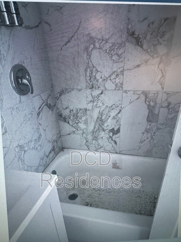 Building Photo - 8310 Oak Forest Ct