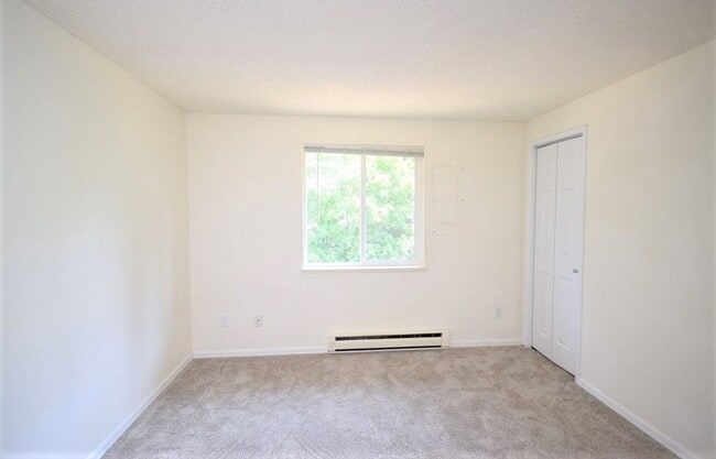 Building Photo - Updated 2 Bed Condo in Prime Location!