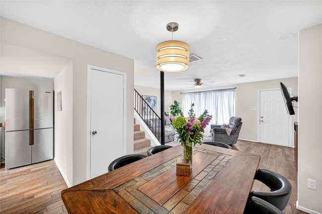 Building Photo - 6975 Chasewood Dr