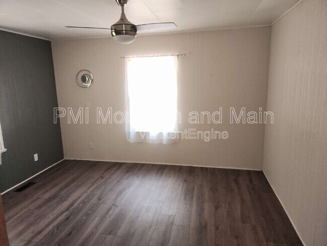 Building Photo - 488 Lake Hosea Dr