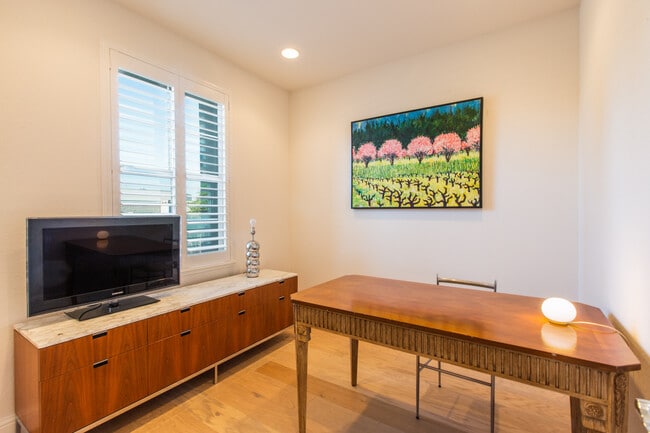 Building Photo - 1110 Healdsburg Ave