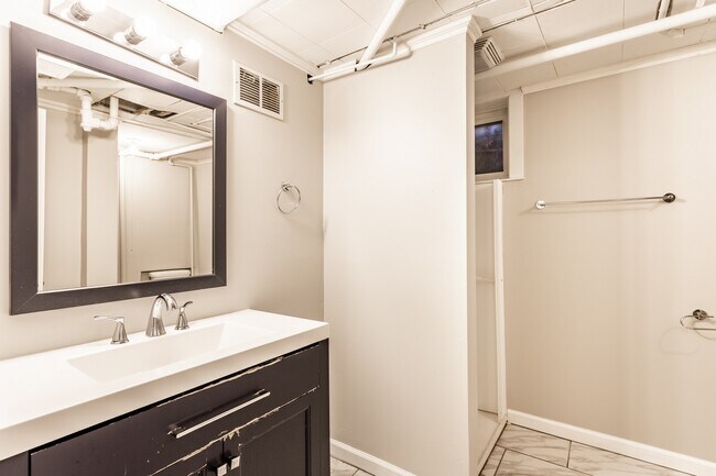 Building Photo - 6147 Broadway St