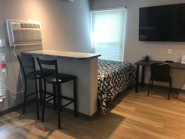 Interior Photo - 306 E Clark