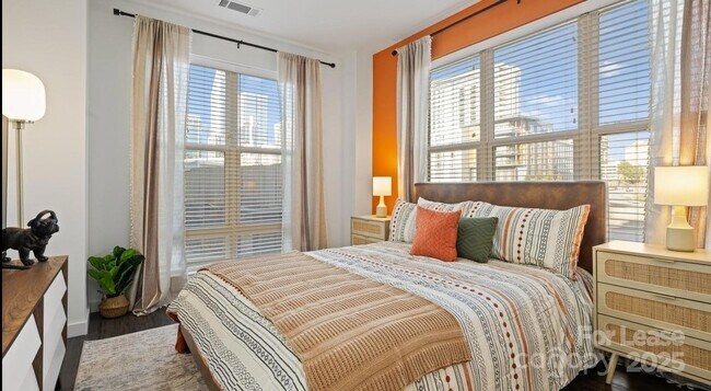 Building Photo - 515 Royal Ct