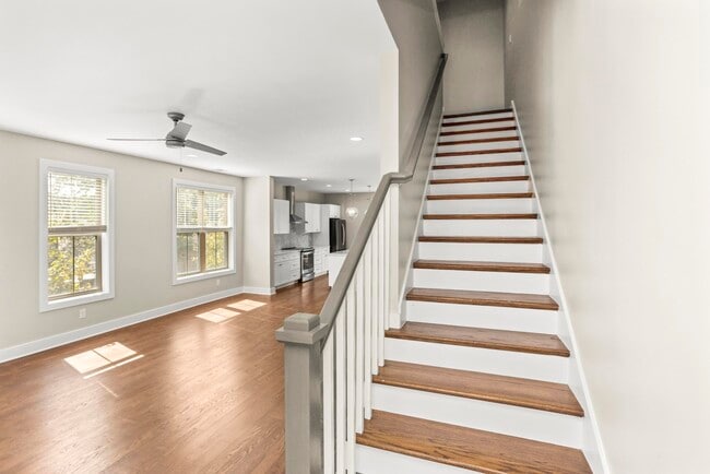 Building Photo - 942 Riverside Dr