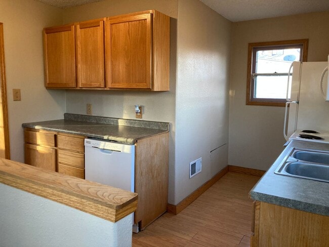 Building Photo - 2 Bedroom House