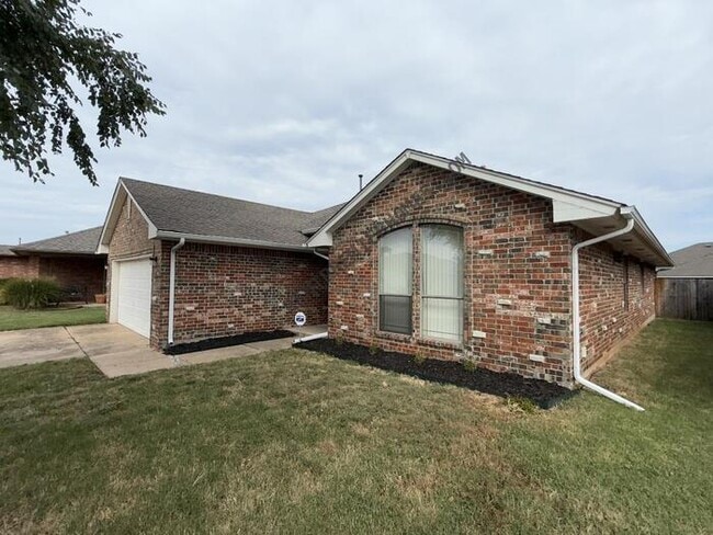 Building Photo - 6805 NW 136th Pl