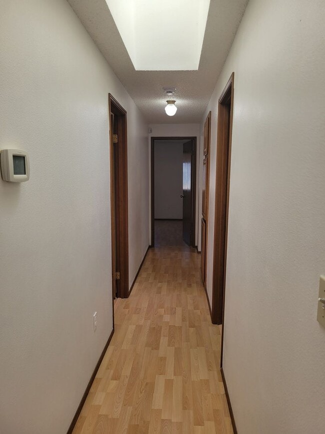 Building Photo - ? Spacious 3-Bedroom Rambler with Vaulted ...
