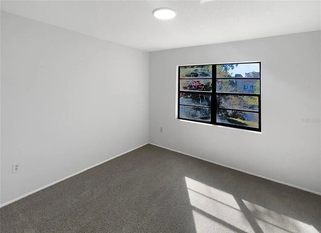 Building Photo - 7846 Cayuga Dr