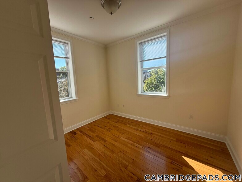 Building Photo - 3 Chauncy St