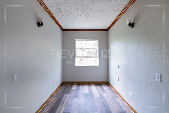 Building Photo - 3230 Greenleaf Ct