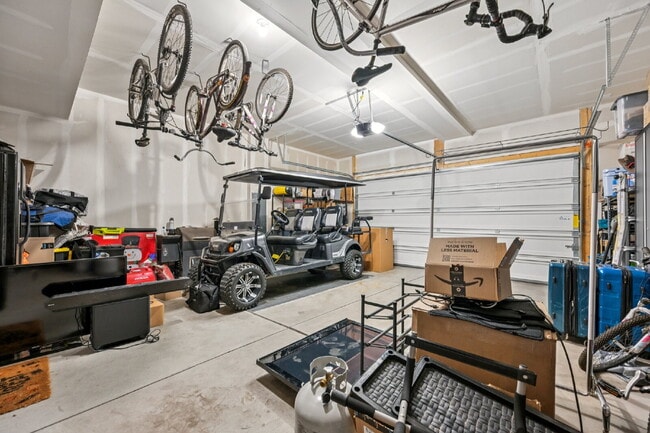 Building Photo - "Experience Spacious Comfort: 4-Bed, 3.5-Bath Retreat on Gladshine Drive!"