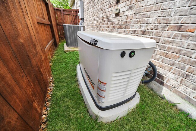 Building Photo - 20230 Creekdale Bend Dr