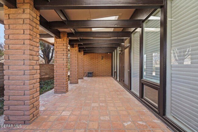 Building Photo - 528 Stonebluff Rd