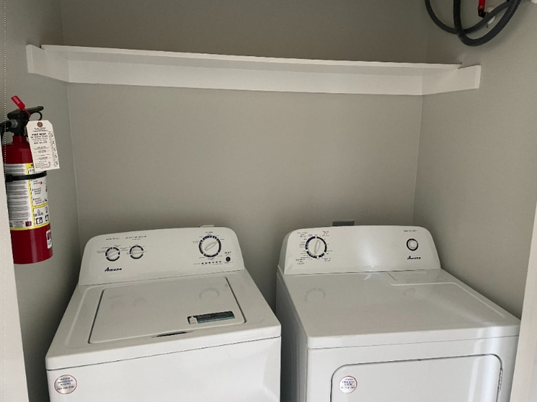 Building Photo - 404 W St Helena Ave