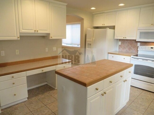Building Photo - Enchanting, Elegant and Immaculate Home in...