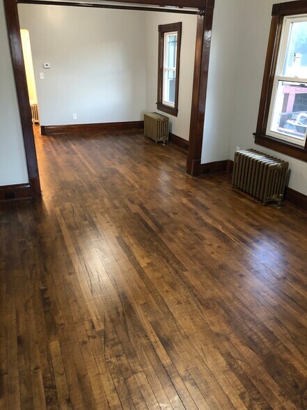 Building Photo - 412 W Ridge St