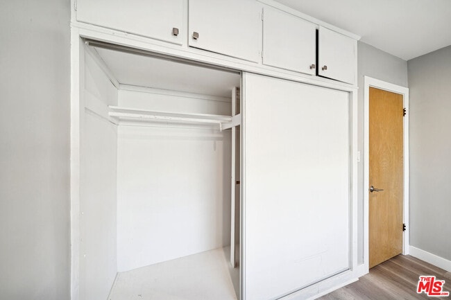 Building Photo - 326 Serrano Ave