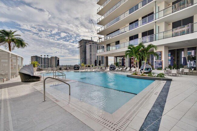 Building Photo - 275 1st Ave S