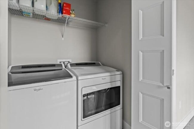 Building Photo - 3 bedroom in Seattle WA 98108