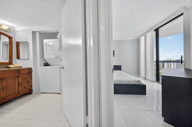 Building Photo - 20185 E Country Club Dr