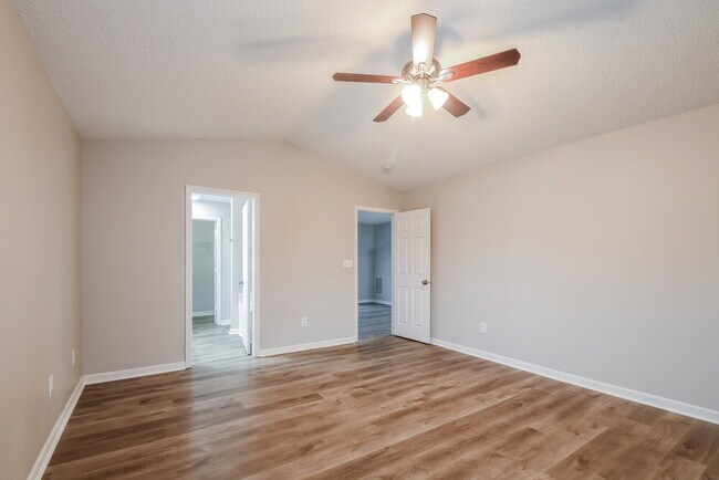 Building Photo - 15341 Ten Point Dr
