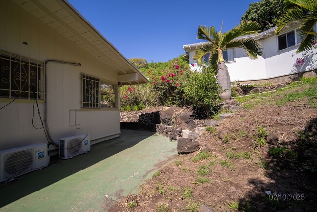 Building Photo - $3000 /2br/1ba/1 parking stall in Waialae ...