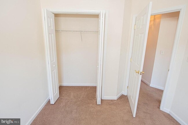 Building Photo - 420 Parkview Ct