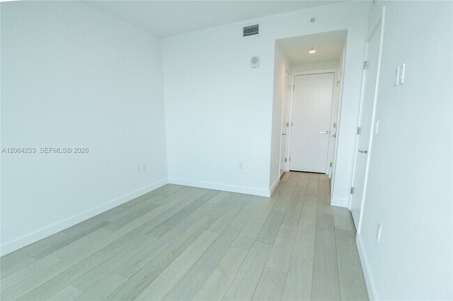 Building Photo - 9221 E Bay Harbor Dr