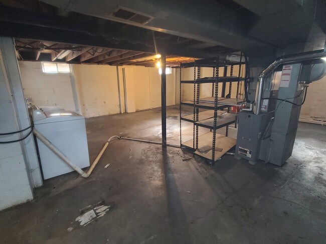 Building Photo - 8217 Belleview Ave