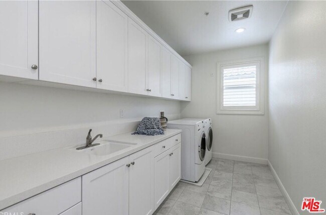 Building Photo - 20231 Bentley Way