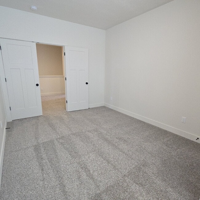 Building Photo - Move-in ready! 4 bedroom house with 3 car ...