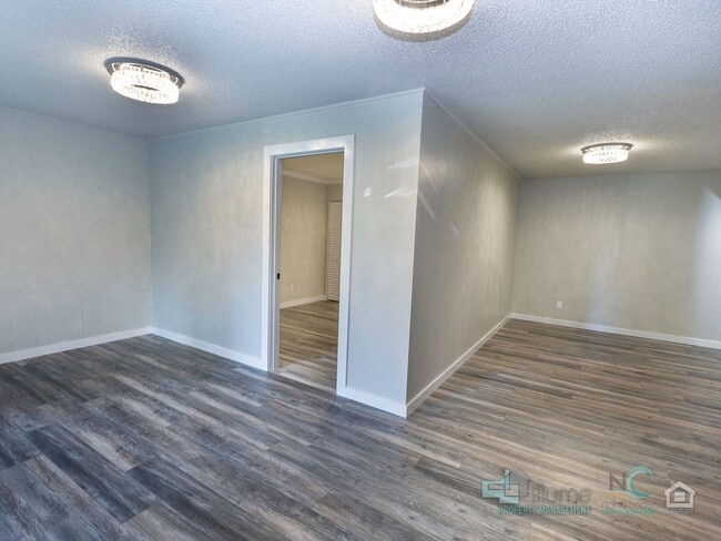 Building Photo - MOVE IN SPECIAL - $500 OFF - Spacious 3 bedroom, 2 bathrooms!!!