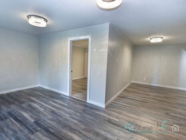 Building Photo - Spacious Single Family Home in Seaside!!!