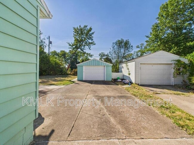 Building Photo - 316 Lynn Dr