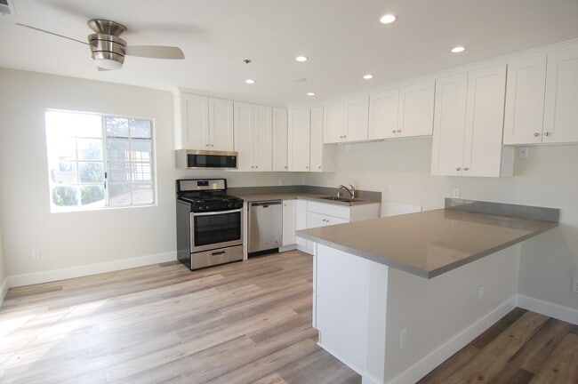 Building Photo - 142 W Marquita