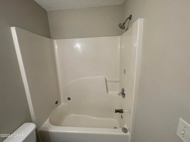 Building Photo - 7106 N Lagoon Dr